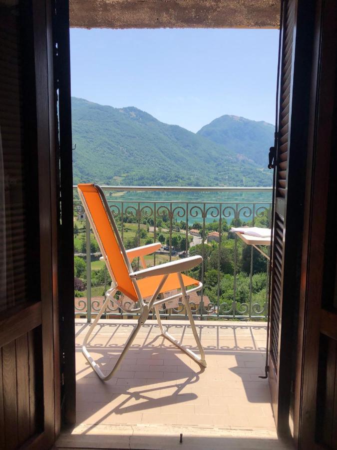Stanza Con Terrazzo Vista Lago - Lakeholiday Castel di Tora Eksteriør bilde