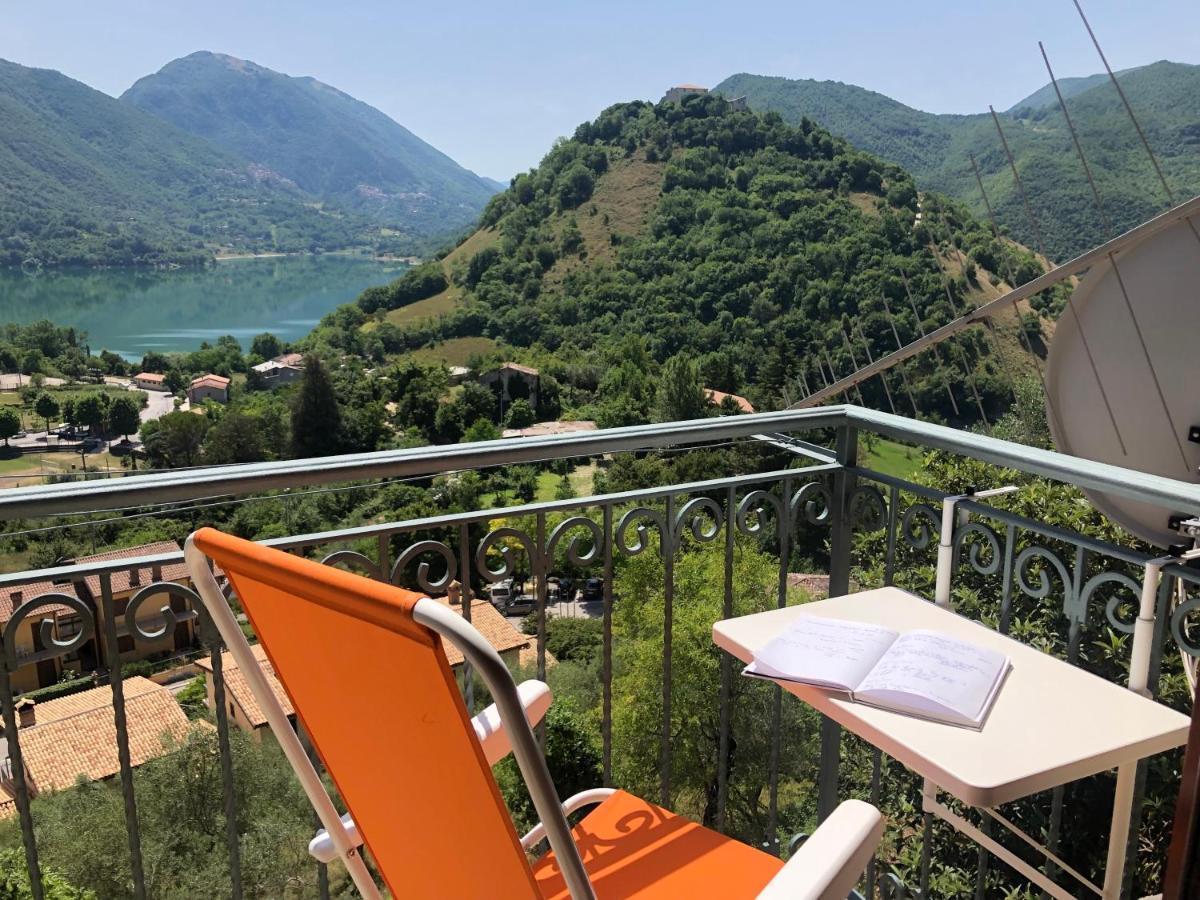 Stanza Con Terrazzo Vista Lago - Lakeholiday Castel di Tora Eksteriør bilde