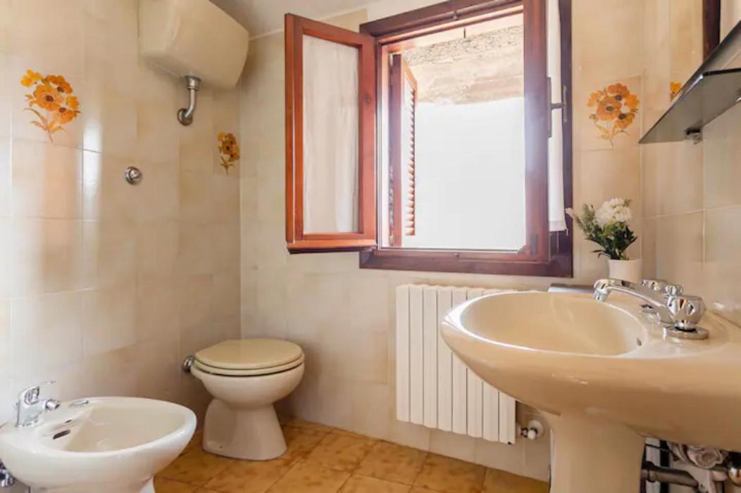 Stanza Con Terrazzo Vista Lago - Lakeholiday Castel di Tora Eksteriør bilde