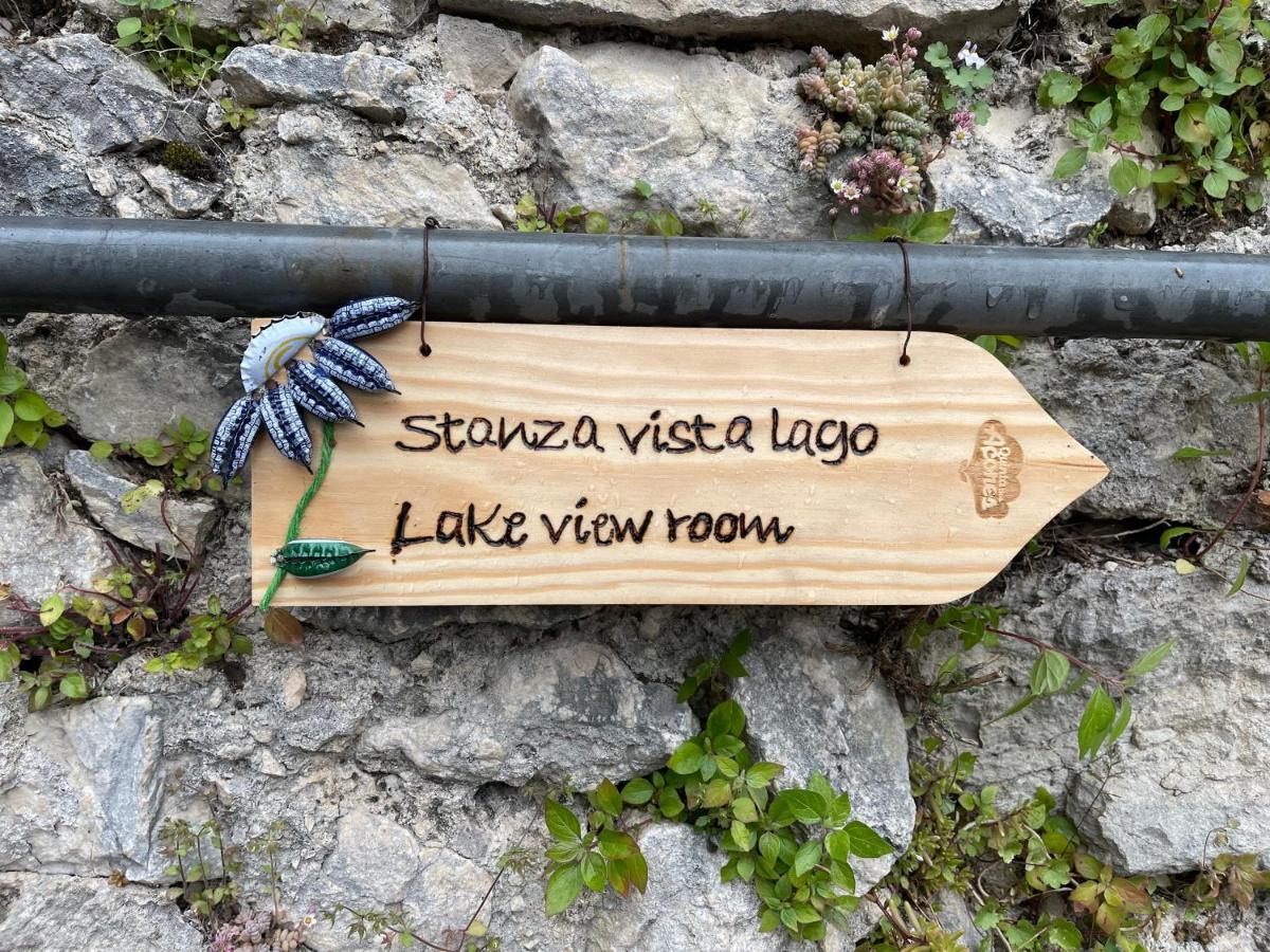 Stanza Con Terrazzo Vista Lago - Lakeholiday Castel di Tora Eksteriør bilde